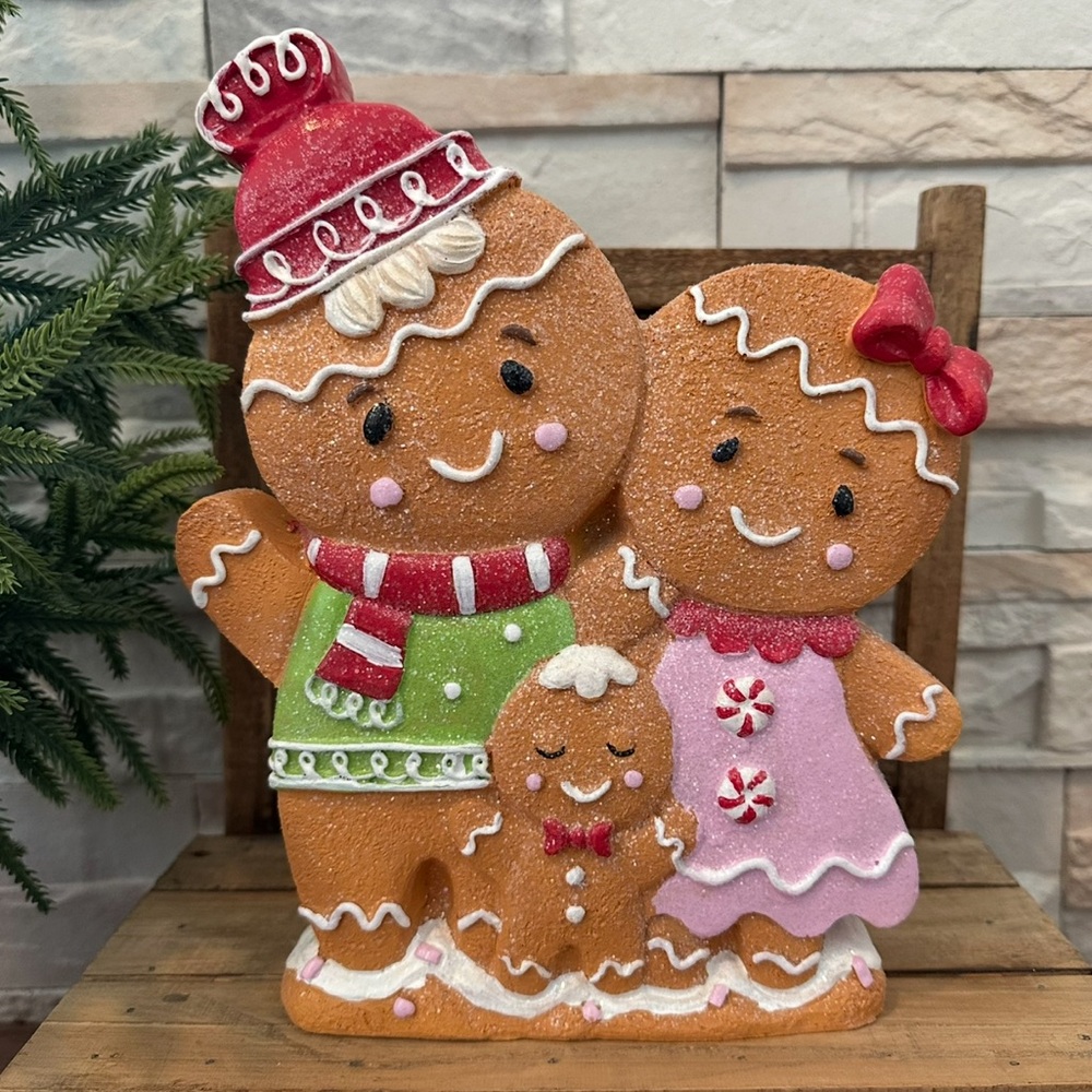 🆕 Festive Gingerbread Family Figurine – Resin Holiday Decor! - Picture 6 of 7